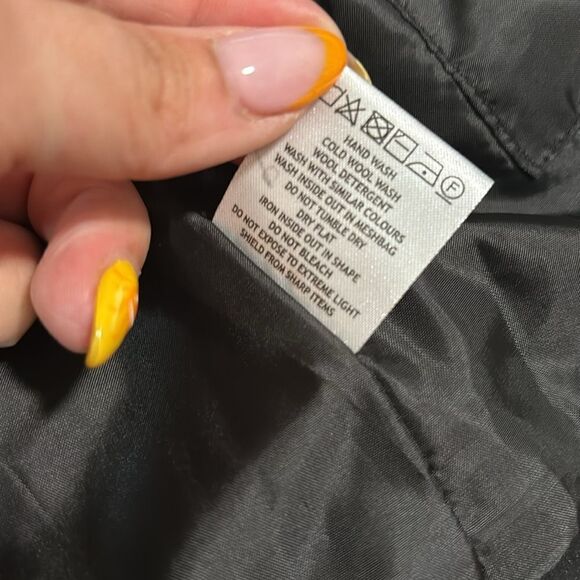 Outcool Heated Vest - Picture 7 of 9